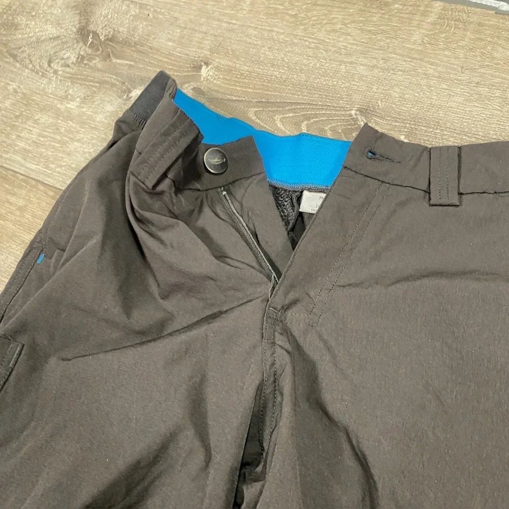 Amazon Black Cargo Shorts for Men - Picture 5 of 10
